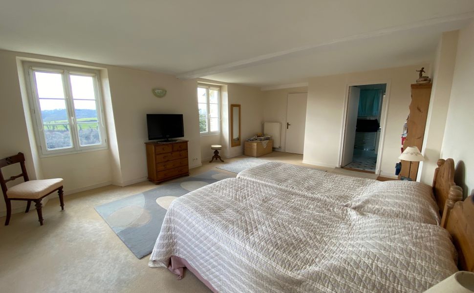Beautiful renovated Bearnaise Farmhouse with Exceptional Views of the Pyrenees Mountains
